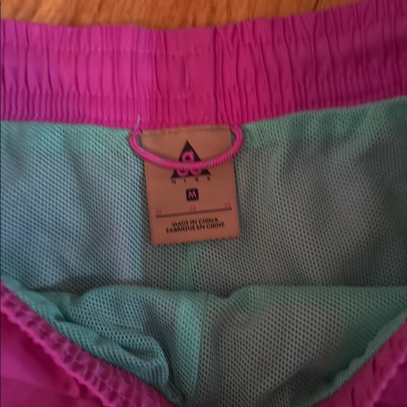Nike ACG Fuchsia Shorts with liner and Zip Pockets - Picture 3 of 4